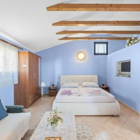 Casa Jelena With Shared Pool Kaštelir