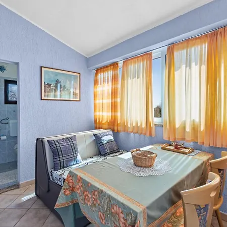 Casa Jelena With Shared Pool شقة Kaštelir