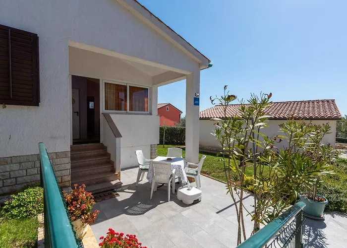 Casa Jelena With Shared Pool 아파트