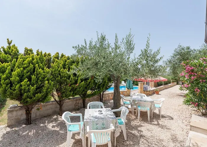 Casa Jelena With Shared Pool 아파트