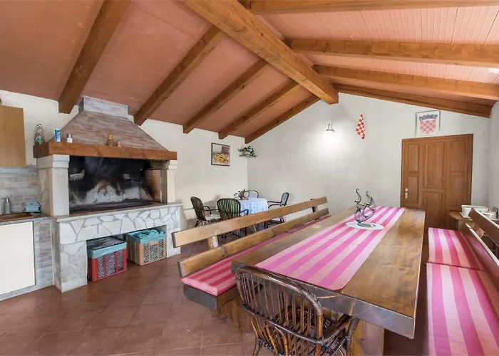 아파트 Casa Jelena With Shared Pool *