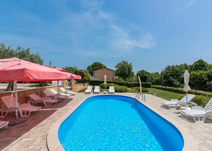 Casa Jelena With Shared Pool 아파트 Kaštelir