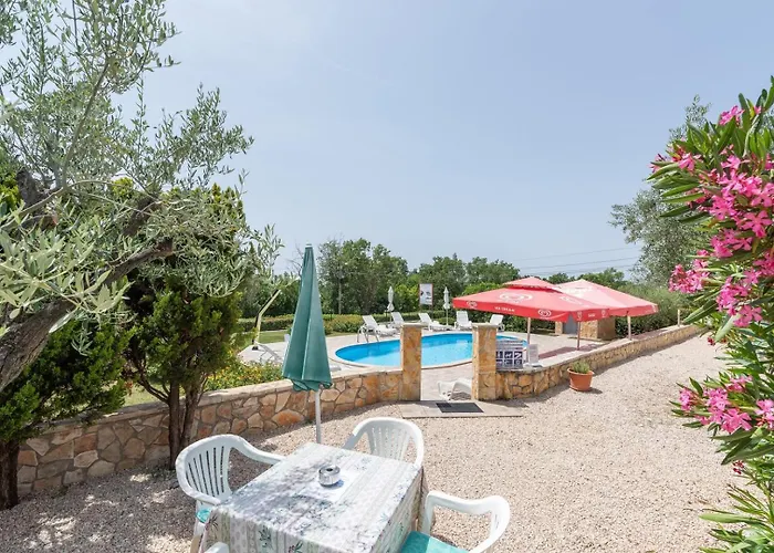 아파트 Casa Jelena With Shared Pool