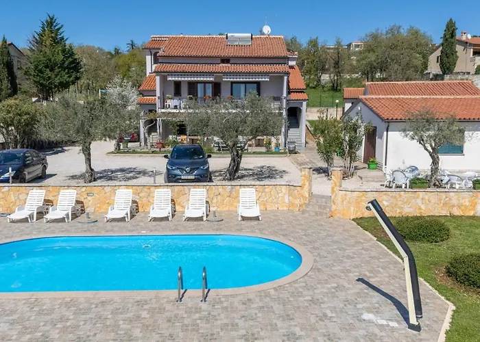 아파트 Casa Jelena With Shared Pool *