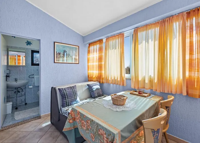 Casa Jelena With Shared Pool 아파트 Kaštelir