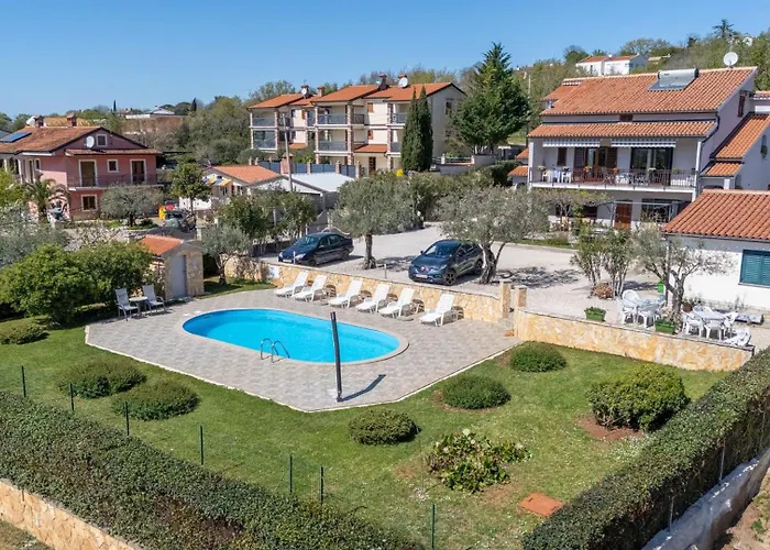 Casa Jelena With Shared Pool 아파트