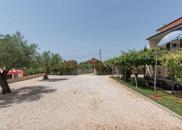 Casa Jelena With Shared Pool 아파트 *